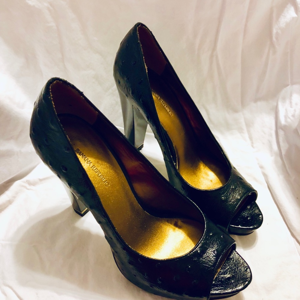 Ladies Banana Republic Heels size 7 Black